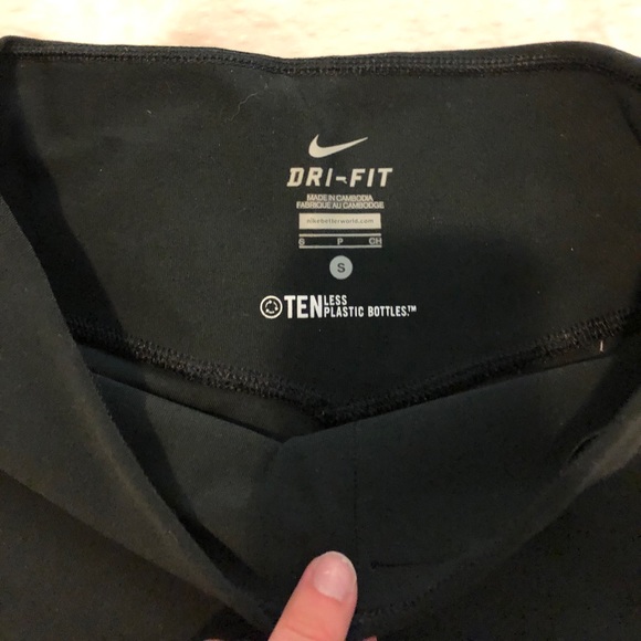 Nike women’s size small shorts - Picture 2 of 3